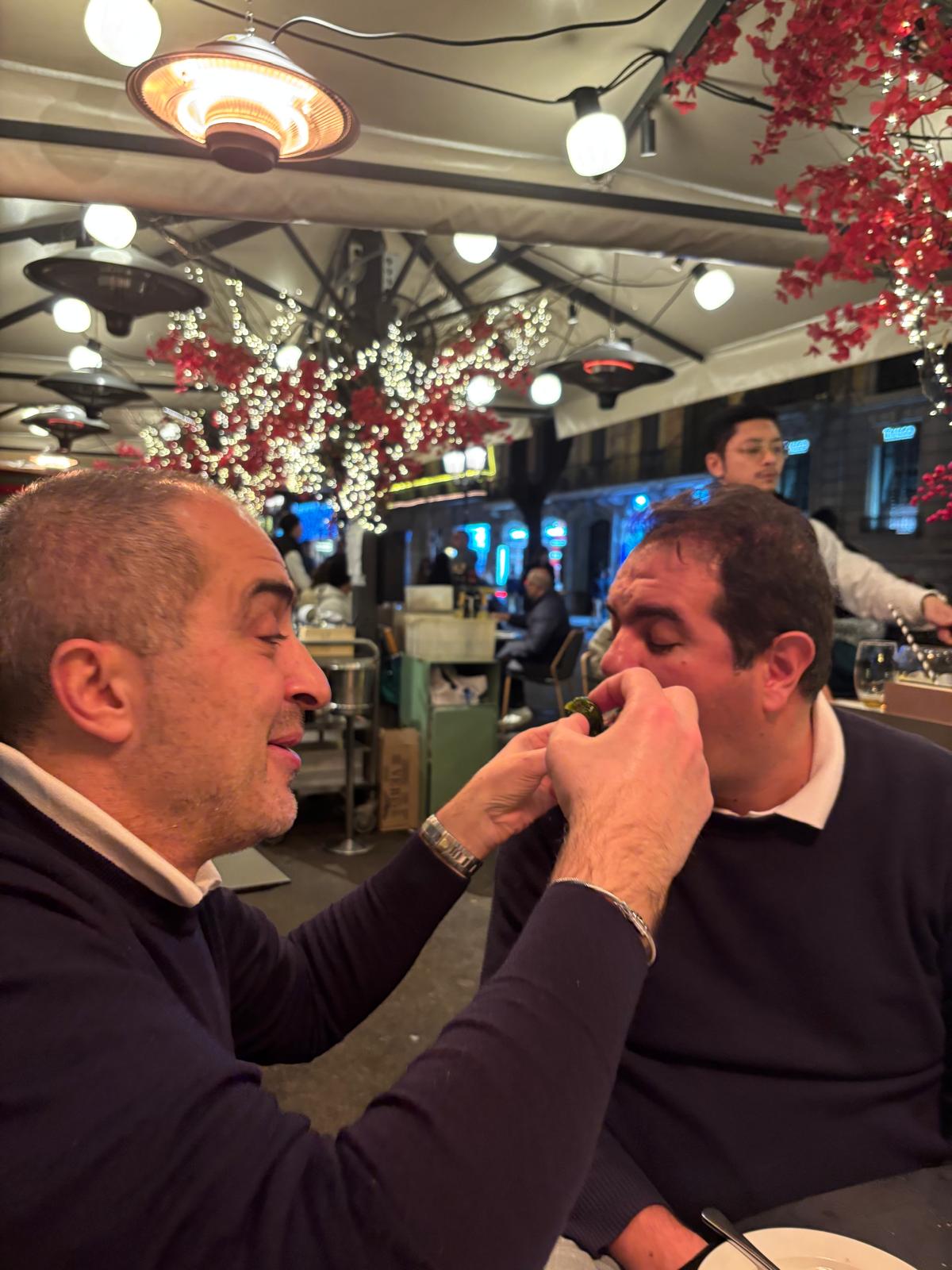 Aydin attaque une pièce, détermination maximum